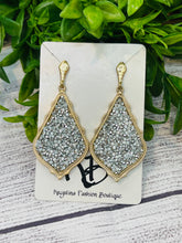 Load image into Gallery viewer, Eunice earrings