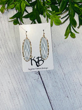 Load image into Gallery viewer, Lizzys earrings