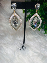 Load image into Gallery viewer, Larissa Earrings
